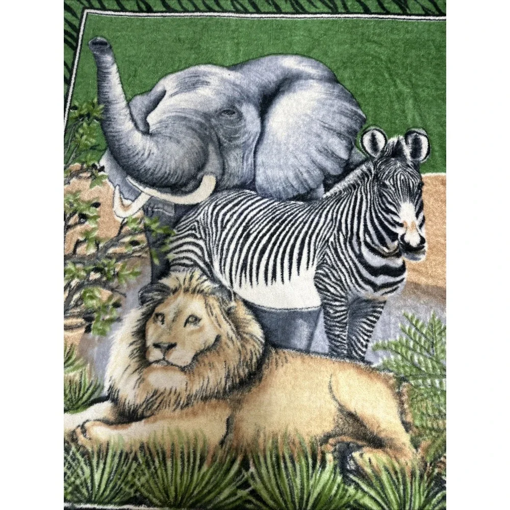 Olefin Reversible Blanket Green Size 88x78' Jungle Safari 1980s VINTAGE Acrylic